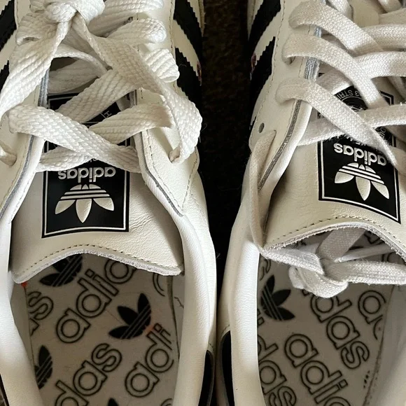 Adidas Samba White Sneakers with Black Stripes and Floral Embroidery - Picture 13 of 14